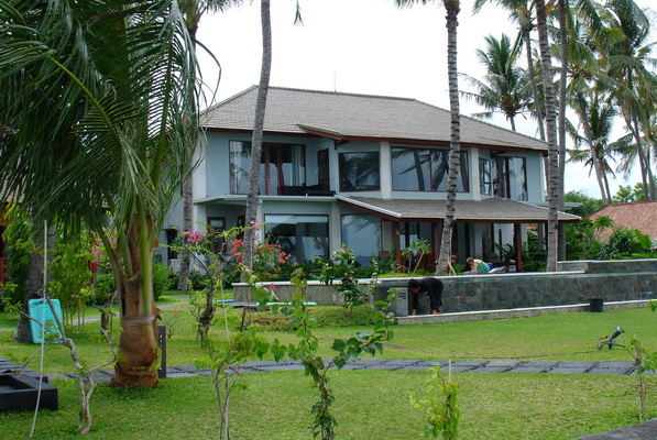 Bali_Dec07_SRA_Land_013_small